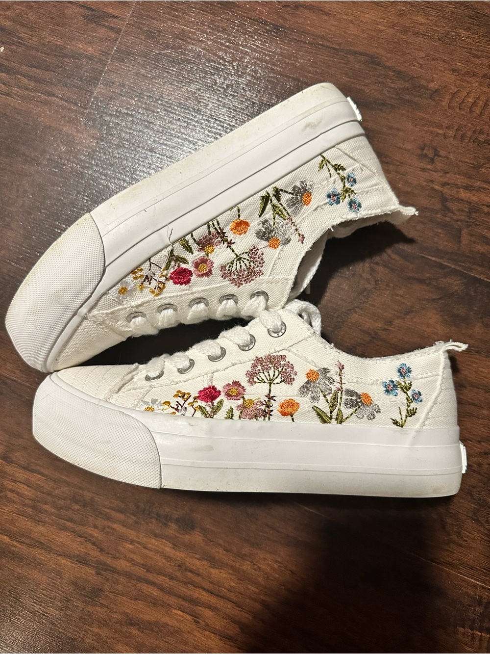 Canvas Floral Embroidered Low-Top Sneakers - Malibu Blowfish - Sadie - Picture 3 of 4